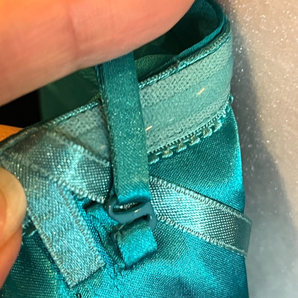 Aidan Mattox chiffon formal dress. Padded cups pleated bodice. 100% silk. Teal 8 - Picture 11 of 16